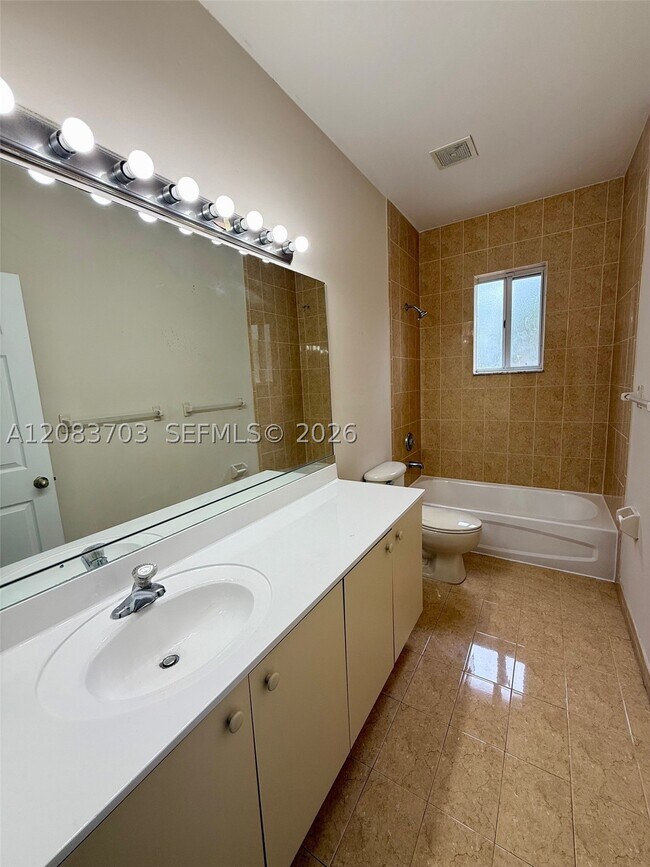 Building Photo - 2601 NE 41st Cir