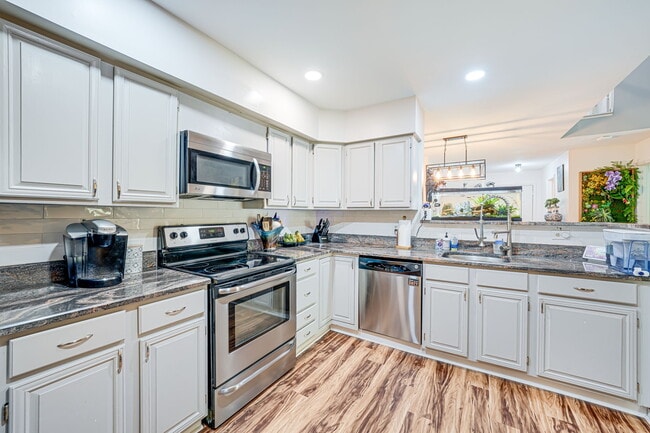 Building Photo - 2241 Lovedale Ln