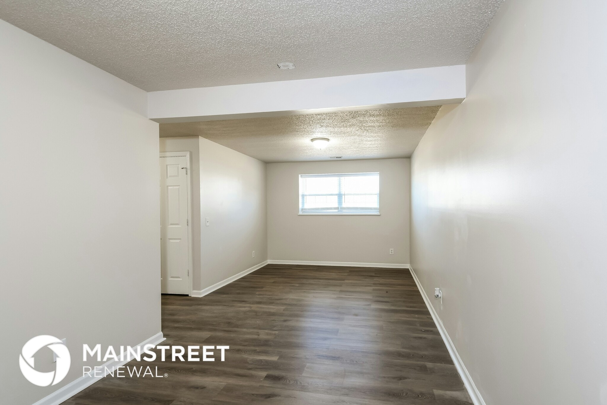 Building Photo - 3304-3305 5 Oaks Dr