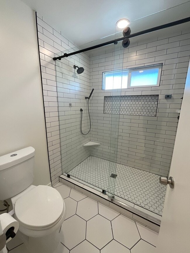 Building Photo - 4 Bedroom 3 Bath 2 Story Home With Family ...