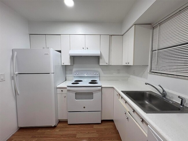 Building Photo - 1724 Foxhall Cir