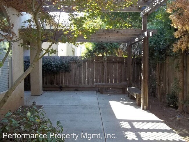 Building Photo - 3 br, 2 bath House - 7536 N. Trellis Circle