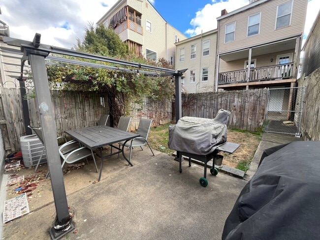 Building Photo - 5202 Dresden Wy