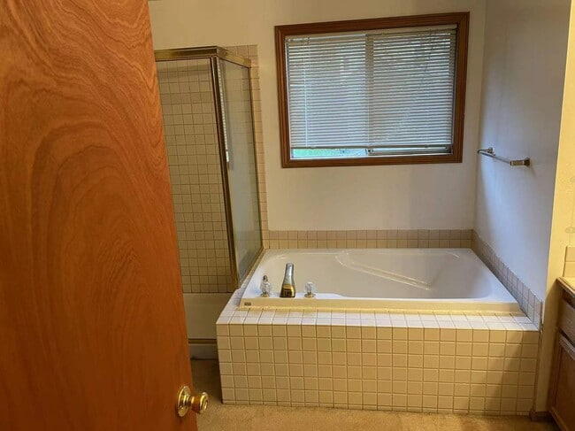 Building Photo - Beautiful House in Redmond/Microsoft area ...