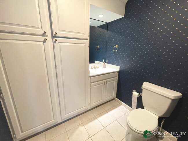 Building Photo - Large 3 Bedroom, 2.5 Bathroom, Great Neigh...