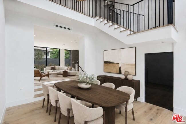Building Photo - 1030 Centinela Ave