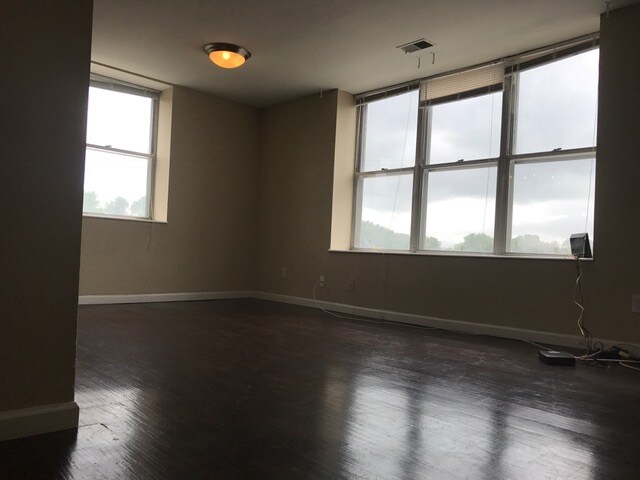 Building Photo - 5500 Pershing Ave
