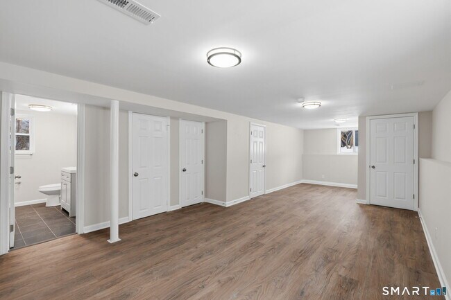 Building Photo - 26 Hiawatha Ln