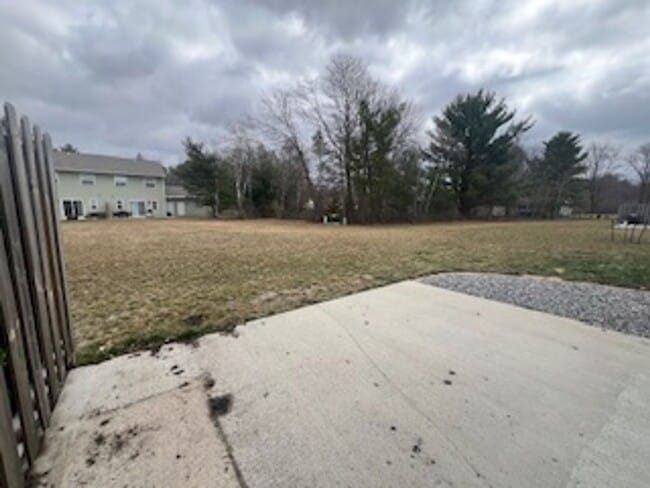 Building Photo - 3 Bedroom Duplex