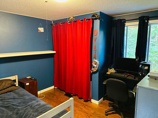 Building Photo - Beautiful Custom Newly Remodeled Home
