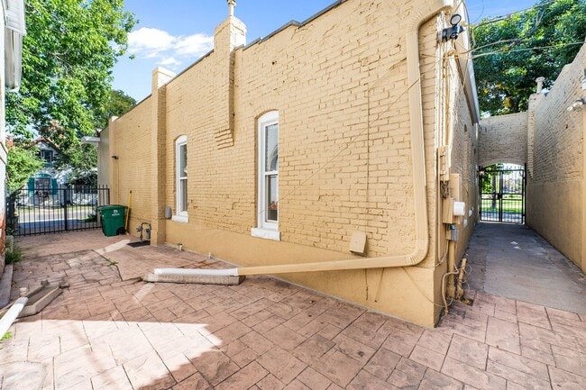 Building Photo - Beautiful Spanish Revival 3 Bedroom in Upt...