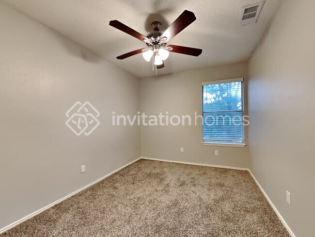 Building Photo - 1737 Creekbend Dr