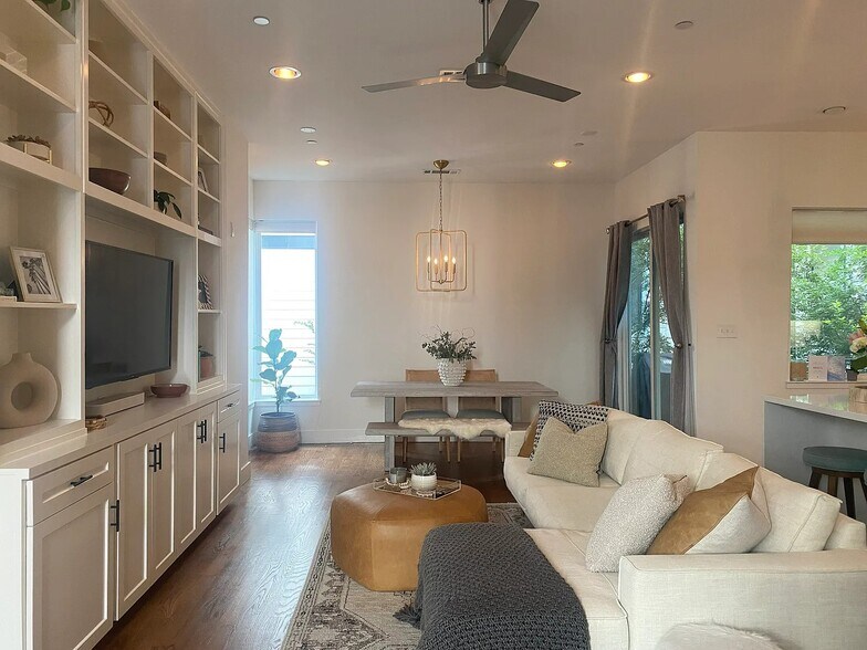 Building Photo - 5705 Bryan Pky