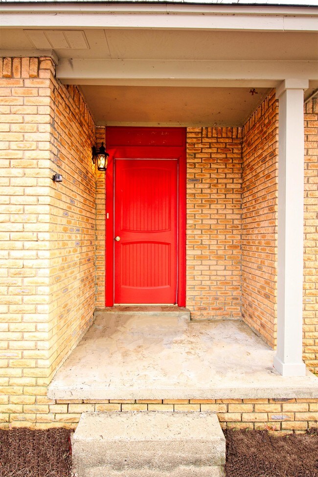 Building Photo - 7917 Hermitage Dr