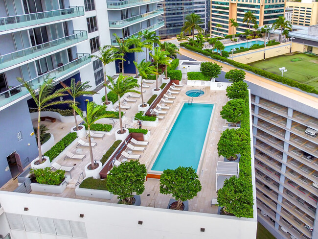 Building Photo - 1300 Brickell Bay Dr