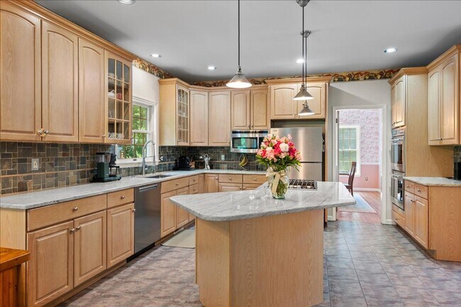 Building Photo - Private Pool, Fireplace & Endless Charm — Cross River, NY