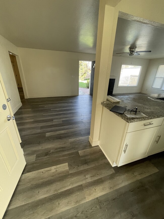 Building Photo - 1215 Whyler Rd