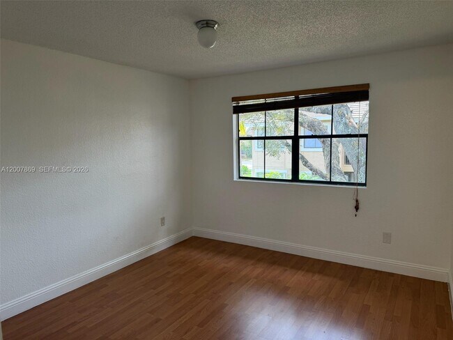 Building Photo - 15570 SW 105th Ln