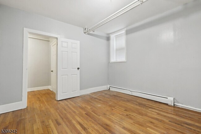 Building Photo - 162 Fairview Ave