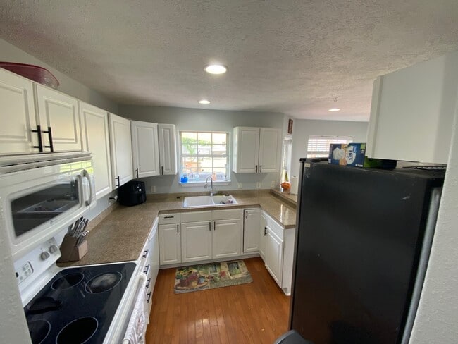 Building Photo - 5413 Nicole Blvd