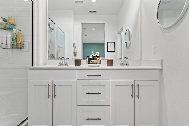 Building Photo - 9548 Greenley Pl