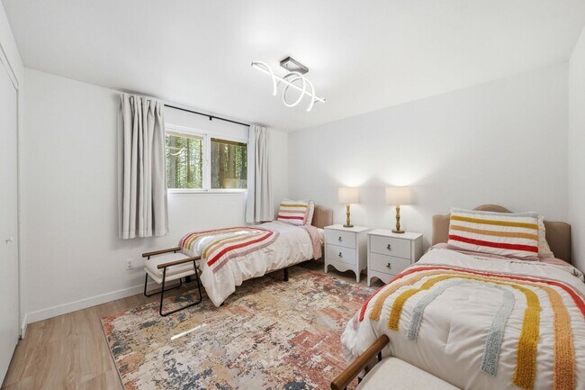 Building Photo - Gig Harbor farm home with great amenities - 5 bedroom 2 bath with garage and more - Available May...