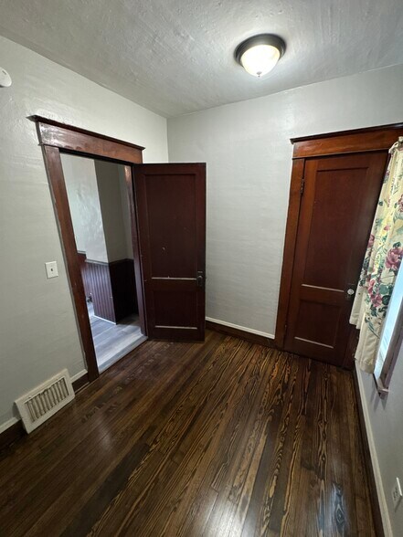 Building Photo - 1386 Electric Ave