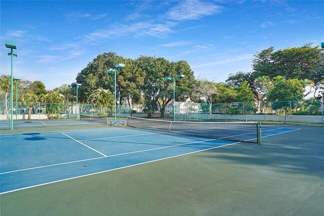 Building Photo - 102 Gardens Dr