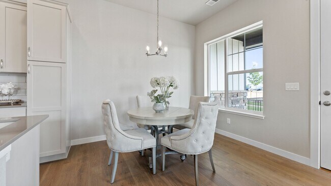 Building Photo - Mangold821 (KC-LN)