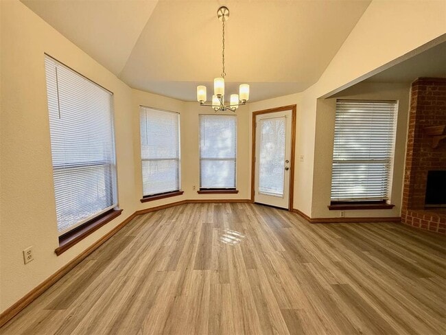 Building Photo - 405 Edwards Dr