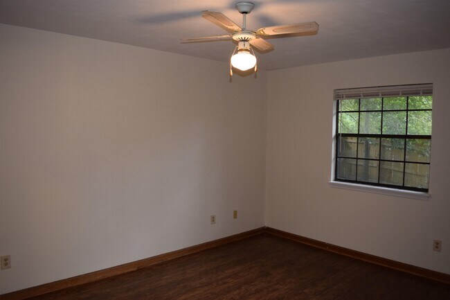 Building Photo - 2646 Millbank Dr