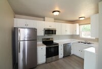 Building Photo - 2 Bedroom, 1 Bath Home in Kennewick