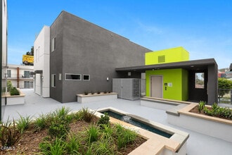 Building Photo - 2000 Lake Ave