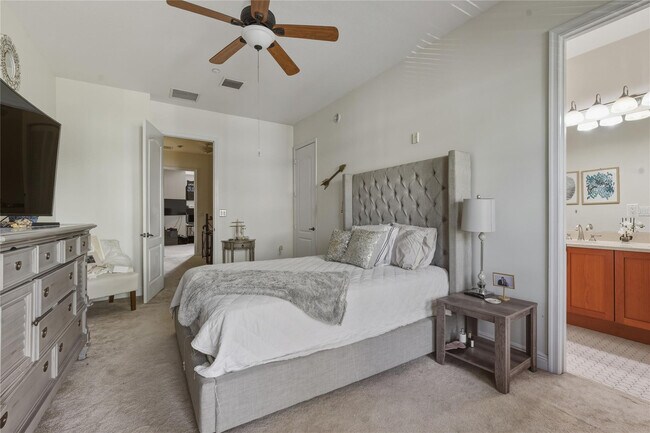 Building Photo - 1336 SW 3rd Ct