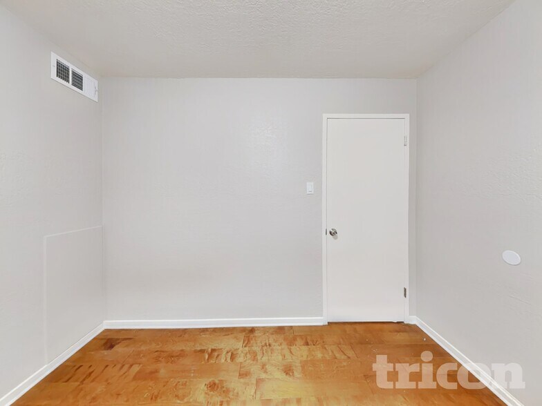 Building Photo - 900 Arizona St SE