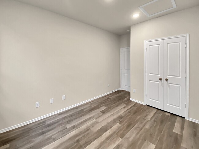 Building Photo - 11593 Persimmon St