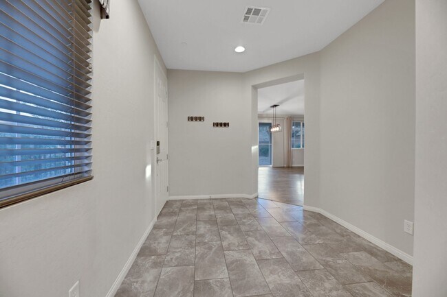 Building Photo - Gorgeous Henderson Home