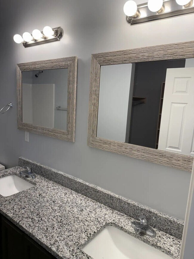 Building Photo - 10608 E Conifer St