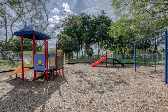 Building Photo - 2200 S Cypress Bend Dr