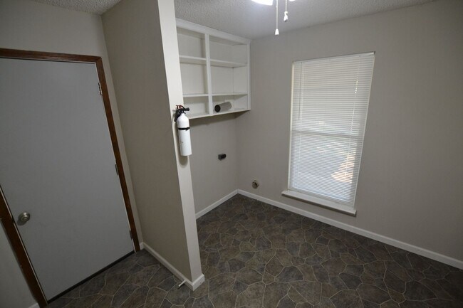 Building Photo - Zachary School District! 3 bedroom, 2 bath home in coveted Marita Terrace Subdivision