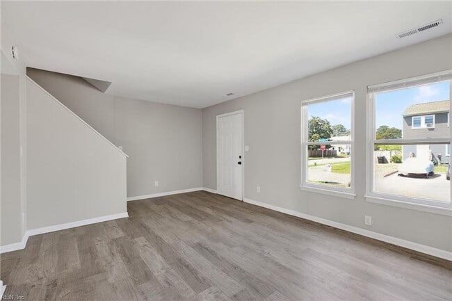 Building Photo - Corner Townhome in Virginia Beach