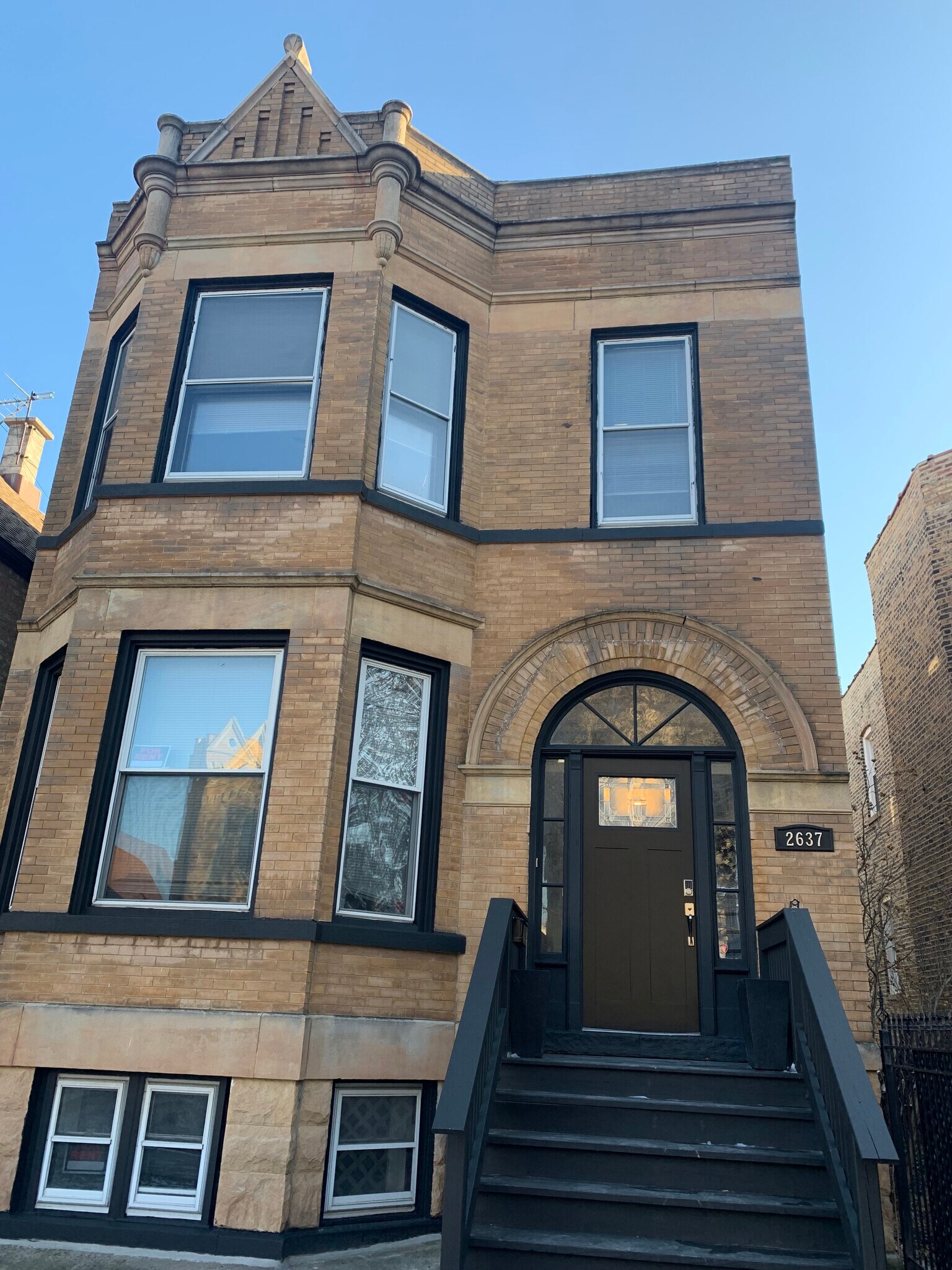 Building Photo - 2637 W Walton St