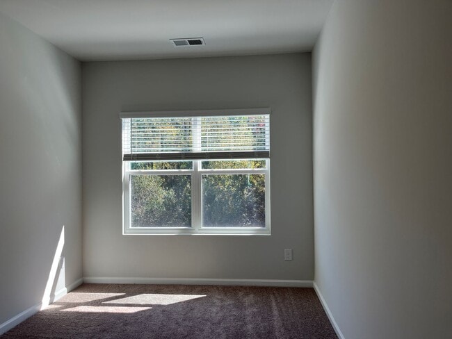 Building Photo - Brand New 3/3 Move In Ready Now!