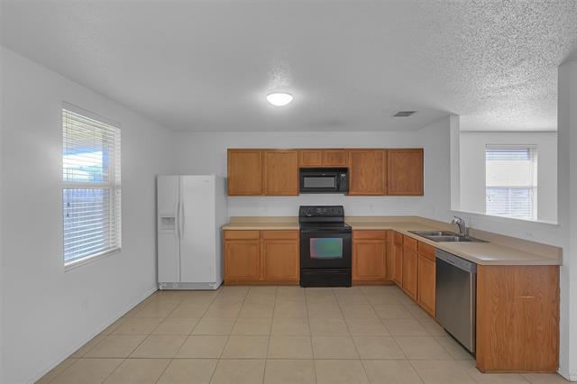 Building Photo - 4001 Country Ln
