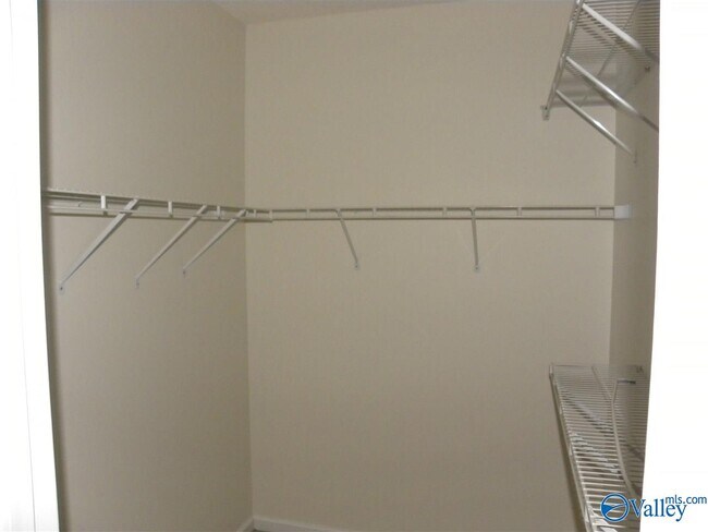 Building Photo - 104 Nobleton Ln NW