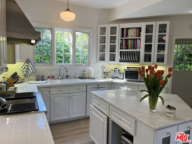 Building Photo - 8050 Mulholland Dr