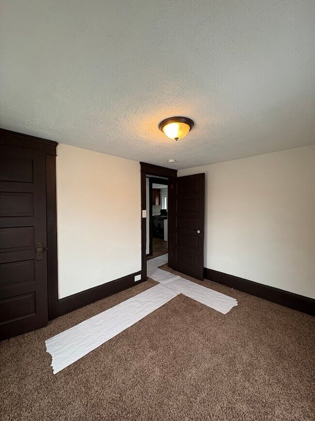 Building Photo - 1433 Kenmore Blvd