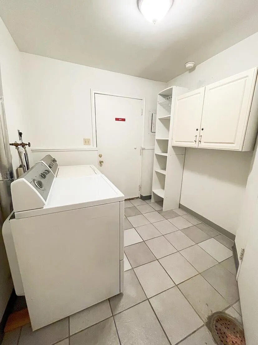 Building Photo - 5722 Ridgeway Dr