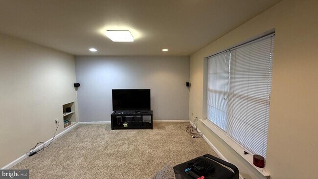 Building Photo - 506 Quincy St