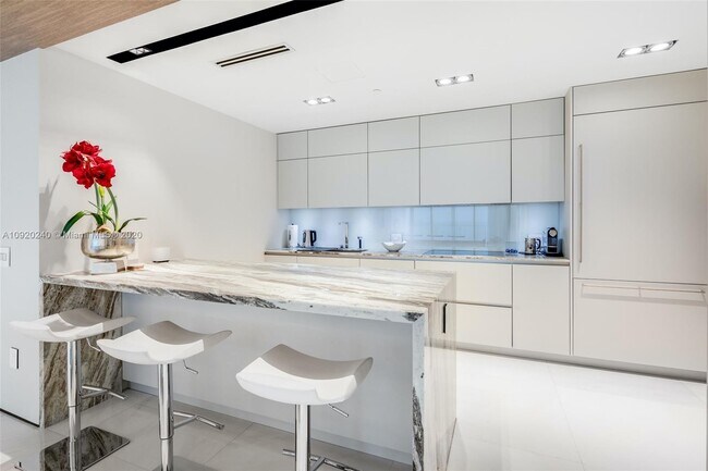 Building Photo - 360 Ocean Dr